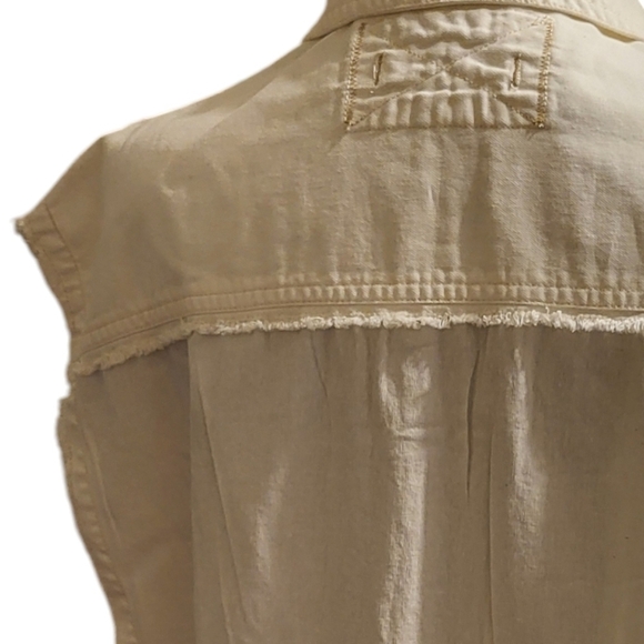 We the Free XS Distressed, raw hem denim button up shirt - Picture 15 of 16